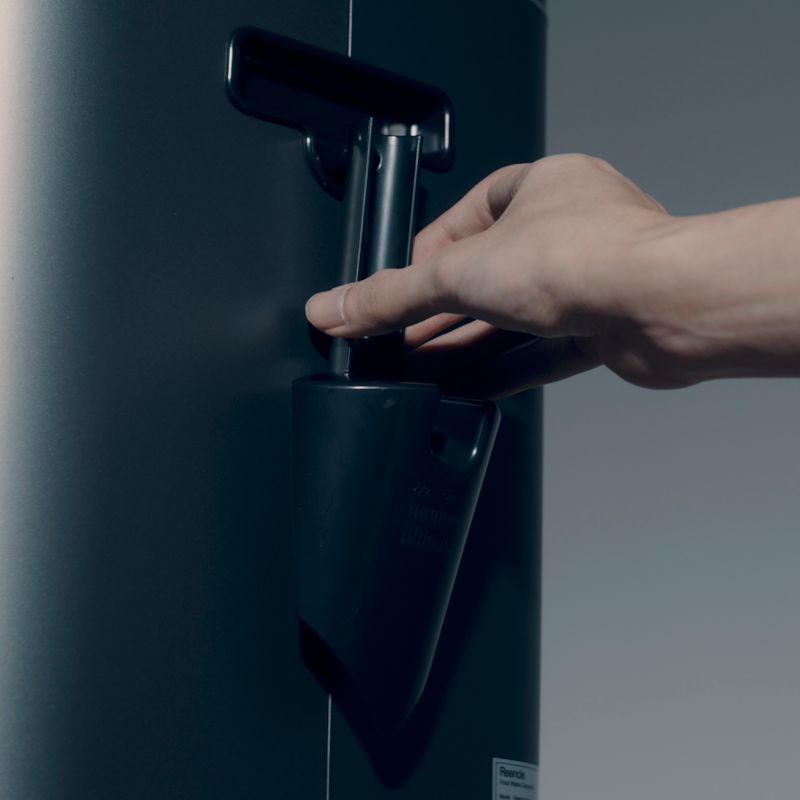 lopatica-komposter-reencle1 Lopatica za pražnjenje Reencle – detalj dizajna kompostera